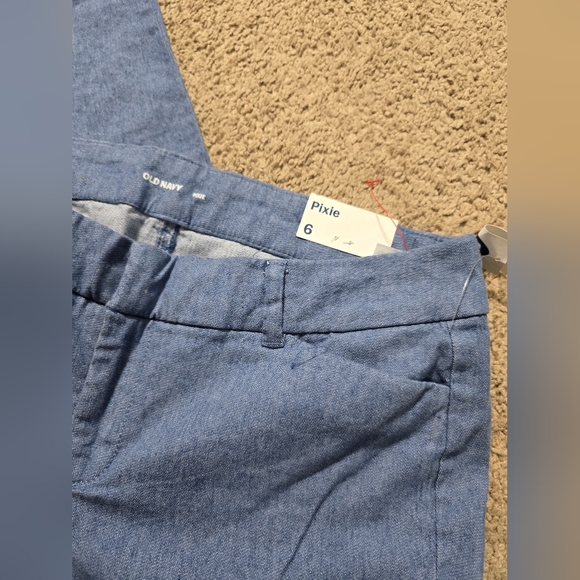 Old navy pixie pants - Picture 2 of 2